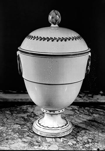 Pot : Cire blanche (dos) - © Ministère de la Culture (France), Médiathèque du patrimoine et de la photographie, diffusion RMN-GP