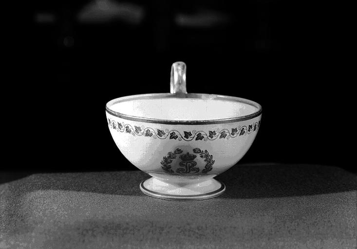 Tasse - © Ministère de la Culture (France), Médiathèque du patrimoine et de la photographie, diffusion RMN-GP