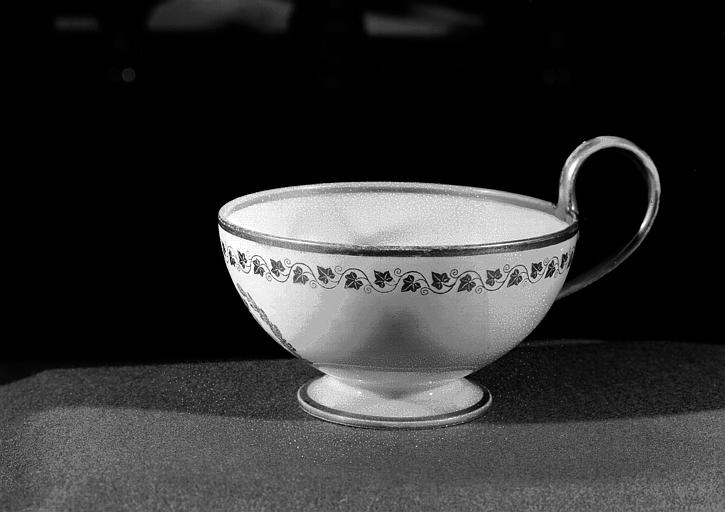 Tasse - © Ministère de la Culture (France), Médiathèque du patrimoine et de la photographie, diffusion RMN-GP