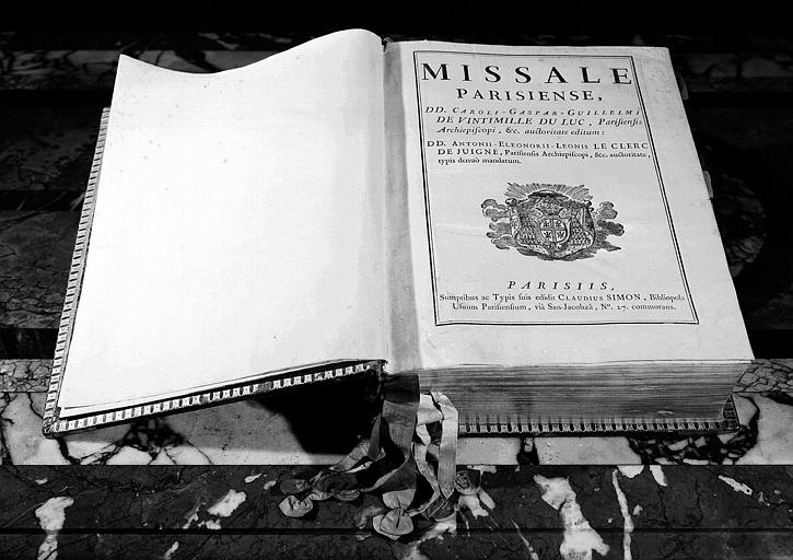 Missel ouvert à la 1e page - © Ministère de la Culture (France), Médiathèque du patrimoine et de la photographie, diffusion RMN-GP