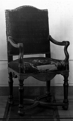 Fauteuil marqué du tau de saint Antoine (église)