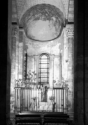 Vue intérieure de la chapelle Notre-Dame-la-Belle, sur le transept sud