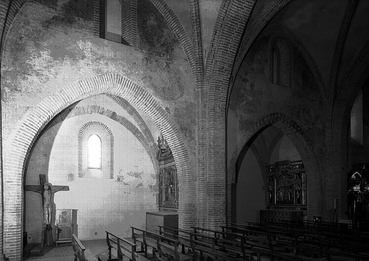 Vue intérieure de la nef : Grandes arcades côté sud