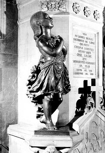 Monument de l'Abbé de l'Epée (chapelle Sainte-Suzanne) : Détail d'une figure d'enfant