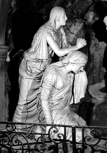 Groupe en plâtre de la Mise au tombeau (chapelle du Calvaire) : Détail de gauche