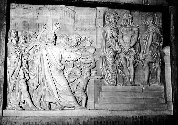 Bas-relief du chemin de croix (chapelle Sainte-Catherine) : Jésus présenté au peuple, Ecce Homo