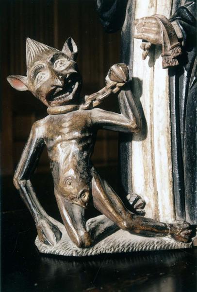 groupe sculpté : saint Bernard de Menthon et le diable