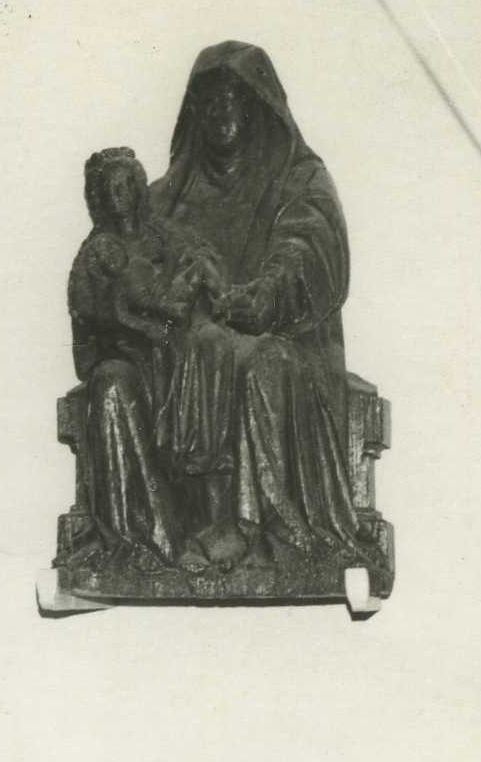 groupe sculpté : Saint Anne, la Vierge et l'Enfant, vue générale - © Ministère de la Culture (France), Médiathèque du patrimoine et de la photographie, diffusion RMN-GP