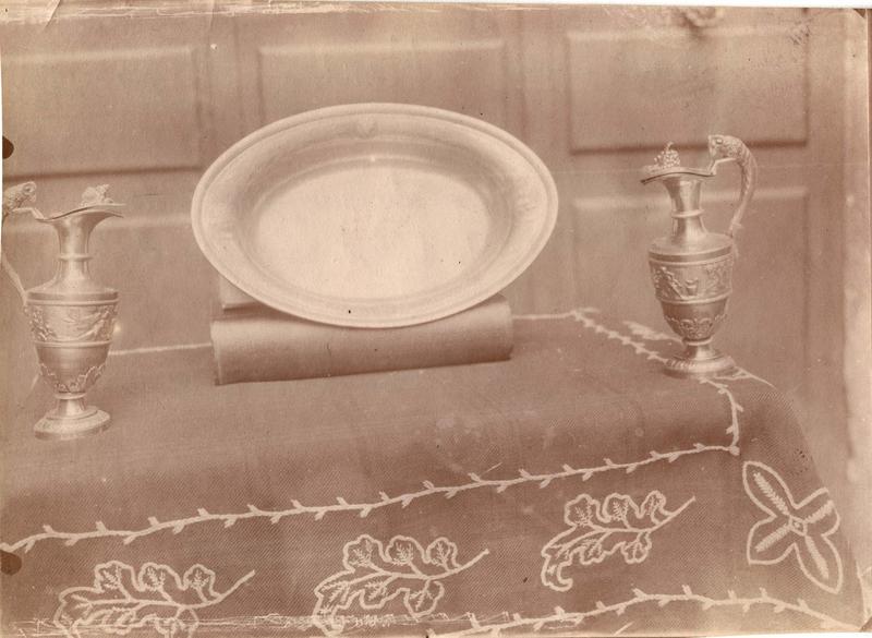 burettes, plateau à burettes, vue générale - © Ministère de la Culture (France), Médiathèque du patrimoine et de la photographie (objets mobiliers), tous droits réservés