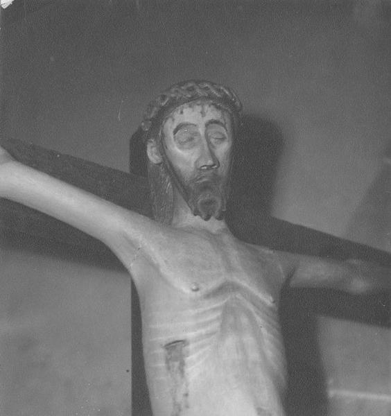 Statue : Christ en croix