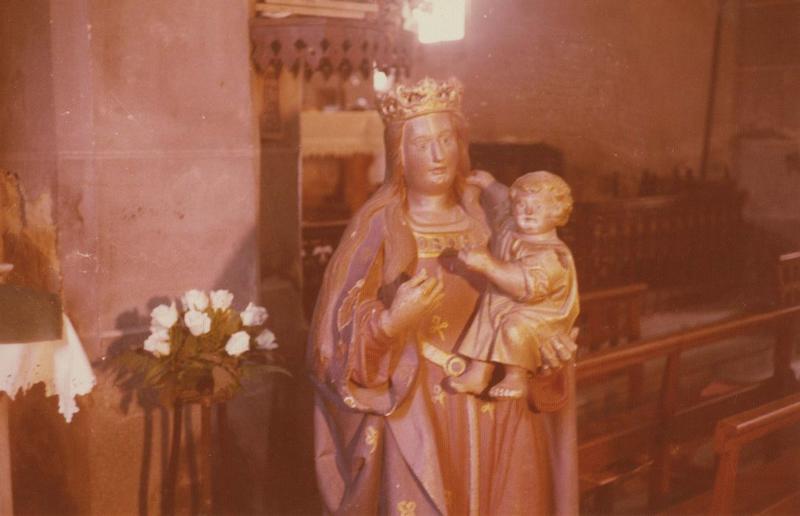statue : Vierge à l'enfant, vue partielle