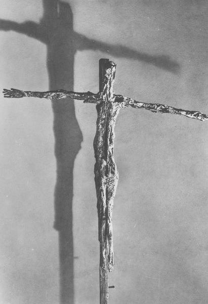 statue : Christ en croix, vue générale - © Ministère de la Culture (France), Médiathèque du patrimoine et de la photographie (objets mobiliers), tous droits réservés