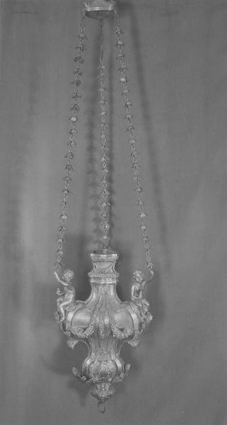 lampe de sanctuaire, vue générale - © Ministère de la Culture (France), Médiathèque du patrimoine et de la photographie (objets mobiliers), tous droits réservés