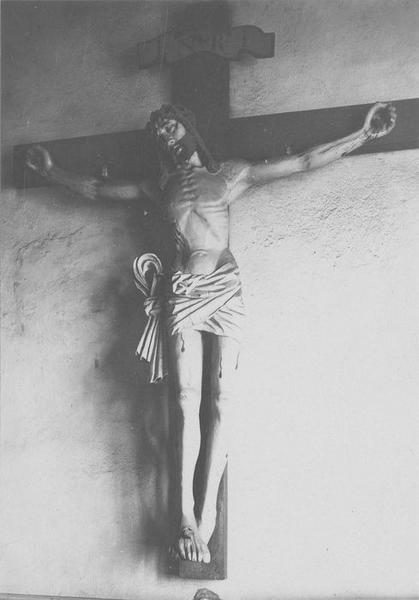 Statue : Christ en croix