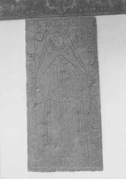 dalle funéraire du père de Charanconnet, infirmier du monastère, vue générale - © Ministère de la Culture (France), Médiathèque du patrimoine et de la photographie (objets mobiliers), tous droits réservés