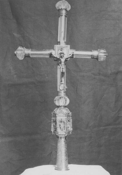 croix de procession, vue générale - © Ministère de la Culture (France), Médiathèque du patrimoine et de la photographie (objets mobiliers), tous droits réservés