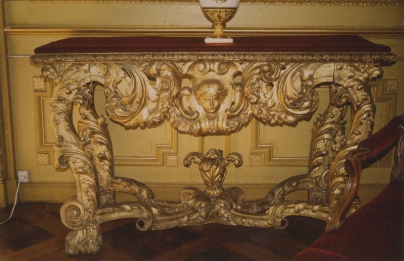 Table-console, vue générale - © Ministère de la Culture (France), Médiathèque du patrimoine et de la photographie (objets mobiliers), tous droits réservés