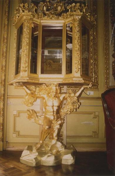 armoire verrier (vitrine, atlante), vue générale - © Ministère de la Culture (France), Médiathèque du patrimoine et de la photographie (objets mobiliers), tous droits réservés