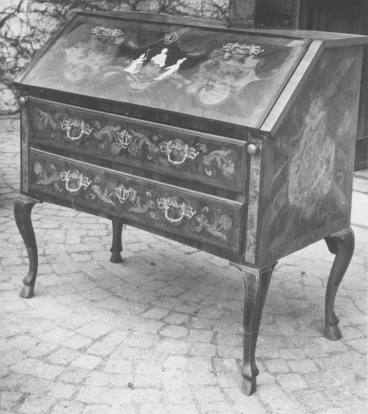 bureau commode, vue générale - © Ministère de la Culture (France), Médiathèque du patrimoine et de la photographie (objets mobiliers), tous droits réservés