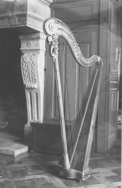 harpe, vue générale - © Ministère de la Culture (France), Médiathèque du patrimoine et de la photographie (objets mobiliers), tous droits réservés