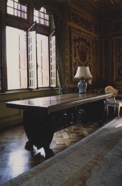 table, vue générale - © Ministère de la Culture (France), Médiathèque du patrimoine et de la photographie (objets mobiliers), tous droits réservés