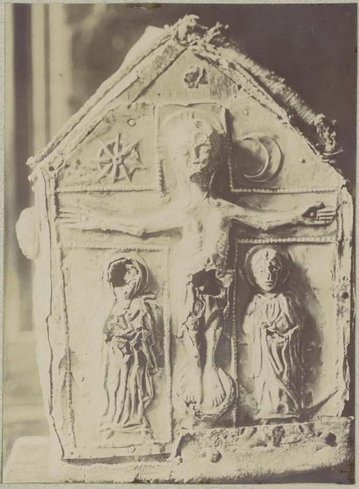 châsse : le Christ en croix et ses apôtres, détail