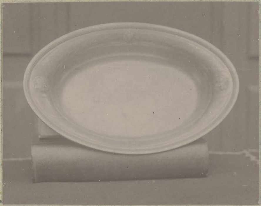 plateau à burettes - © Ministère de la Culture (France), Médiathèque du patrimoine et de la photographie, diffusion GrandPalaisRmn Photo