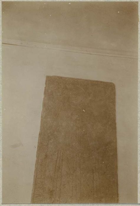 dalle funéraire du père de Charanconnet, infirmier du monastère - © Ministère de la Culture (France), Médiathèque du patrimoine et de la photographie, diffusion GrandPalaisRmn Photo