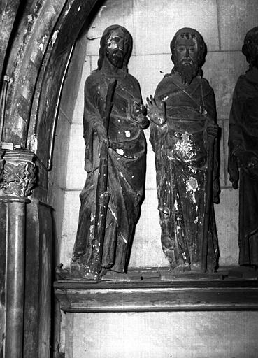 Deux statues en pierre de saint Jacques le mineur et du Christ