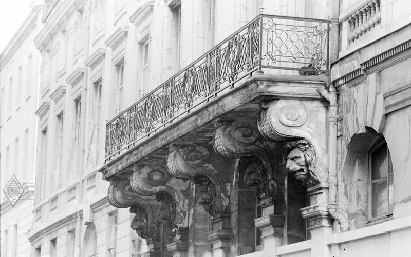 Balcon avec ferronnerie et consoles