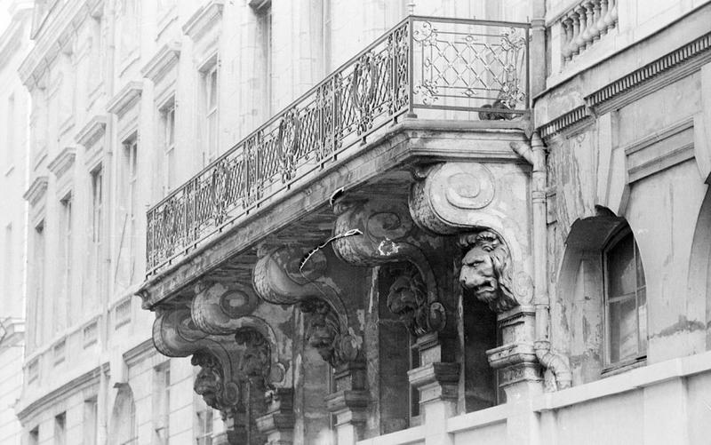 Balcon avec ferronnerie et consoles