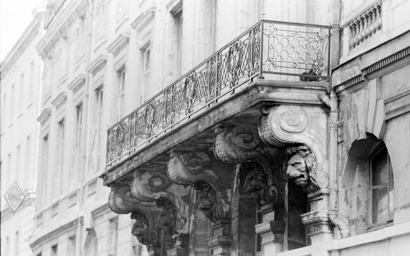 Balcon avec ferronnerie et consoles