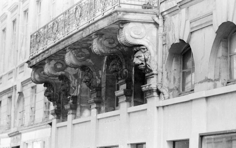 Balcon avec ferronnerie et consoles