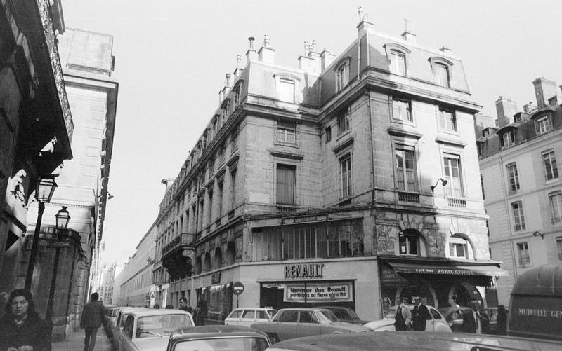 Vue générale de la rue de Valois