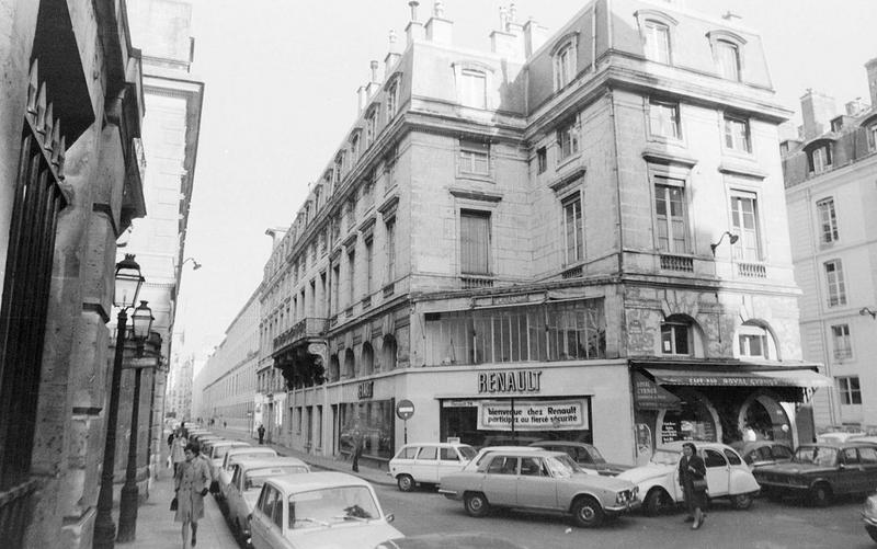 Vue générale de la rue de Valois