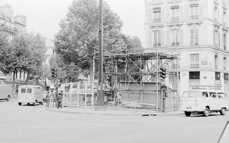 Aménagement de la place de la Bastille pour les cérémonies du 14 juillet 1974