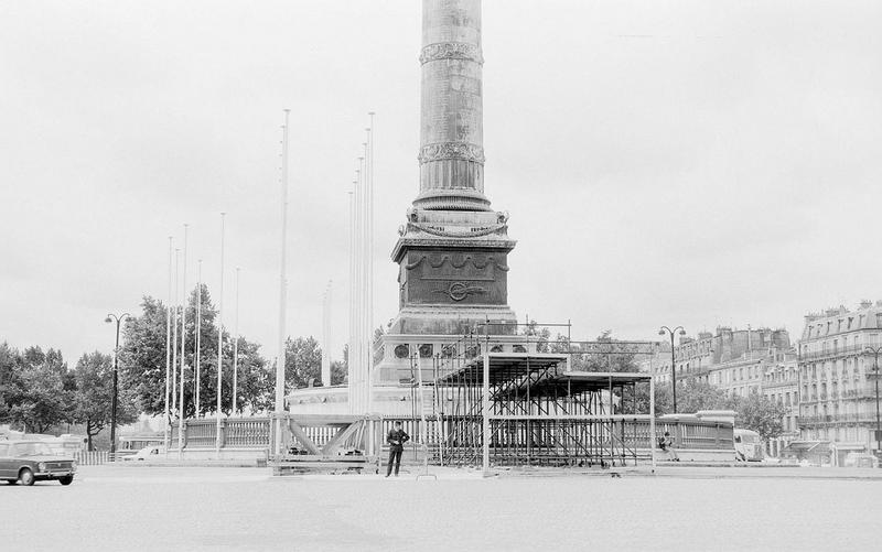 Aménagement de la place de la Bastille pour les cérémonies du 14 juillet 1974