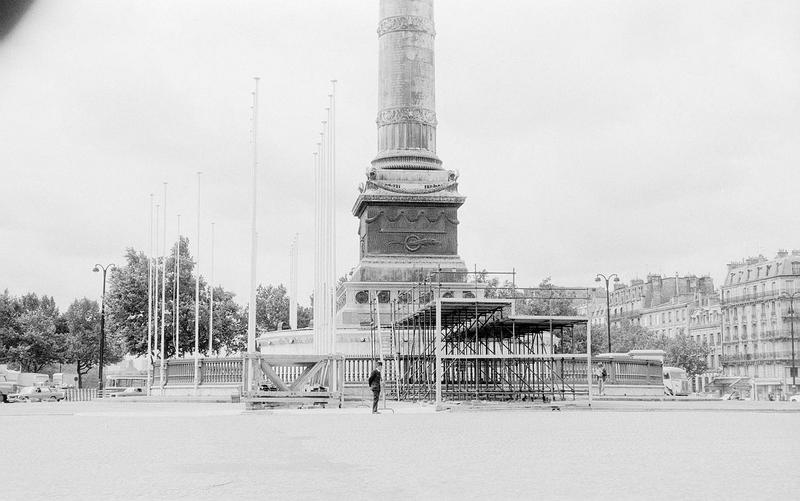 Aménagement de la place de la Bastille pour les cérémonies du 14 juillet 1974