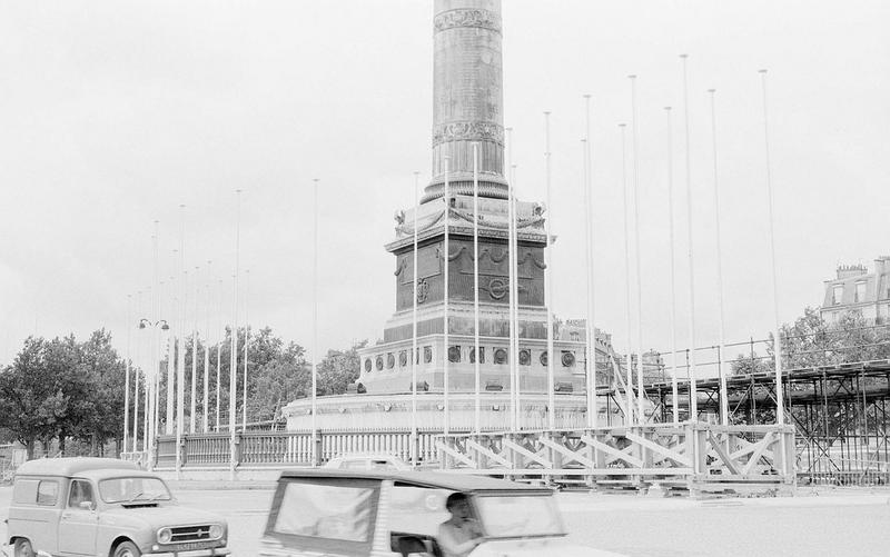 Aménagement de la place de la Bastille pour les cérémonies du 14 juillet 1974