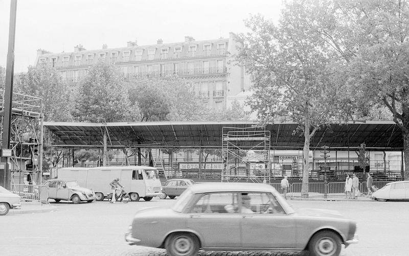 Aménagement de la place de la Bastille pour les cérémonies du 14 juillet 1974