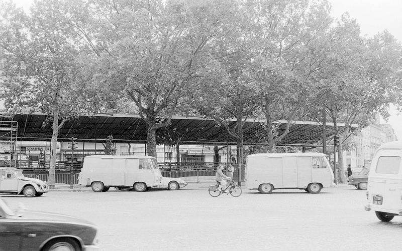 Aménagement de la place de la Bastille pour les cérémonies du 14 juillet 1974