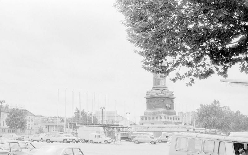 Aménagement de la place de la Bastille pour les cérémonies du 14 juillet 1974