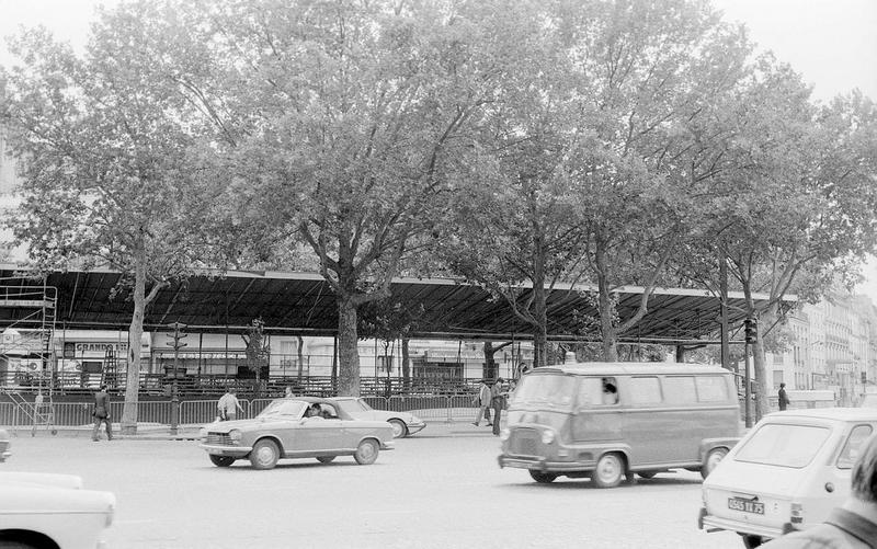 Aménagement de la place de la Bastille pour les cérémonies du 14 juillet 1974