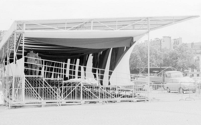 Aménagement de la place de la Bastille pour les cérémonies du 14 juillet 1974