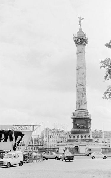 Aménagement de la place de la Bastille pour les cérémonies du 14 juillet 1974