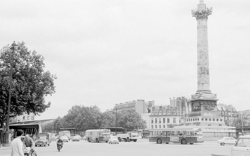 Aménagement de la place de la Bastille pour les cérémonies du 14 juillet 1974