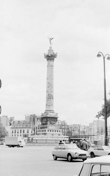 Aménagement de la place de la Bastille pour les cérémonies du 14 juillet 1974