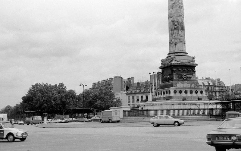 Aménagement de la place de la Bastille pour les cérémonies du 14 juillet 1974