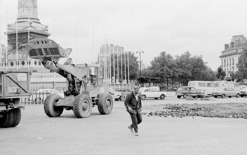 Aménagement de la place de la Bastille pour les cérémonies du 14 juillet 1974