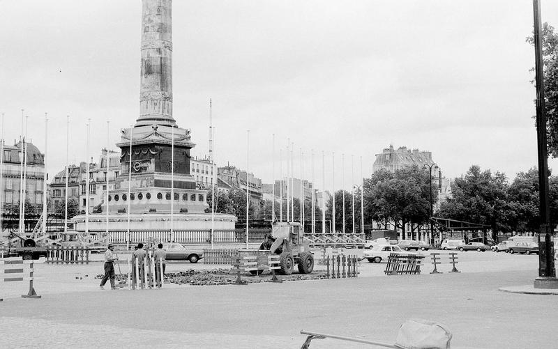 Aménagement de la place de la Bastille pour les cérémonies du 14 juillet 1974